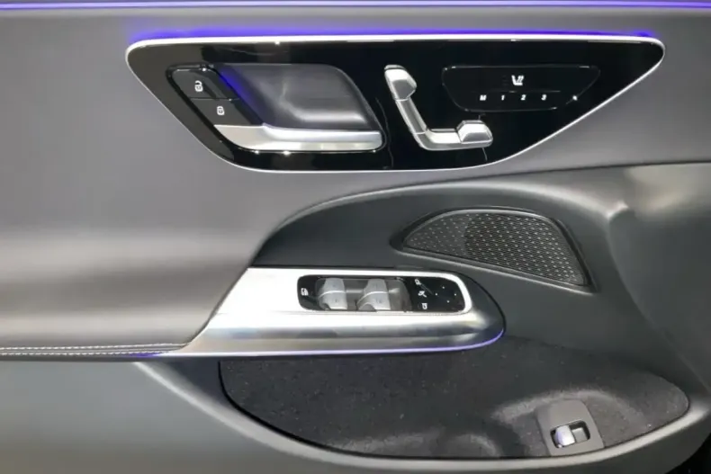 Mercedes-Benz E 300 din 2024 cu 14.233 km - oferta MER121030 - foto 14