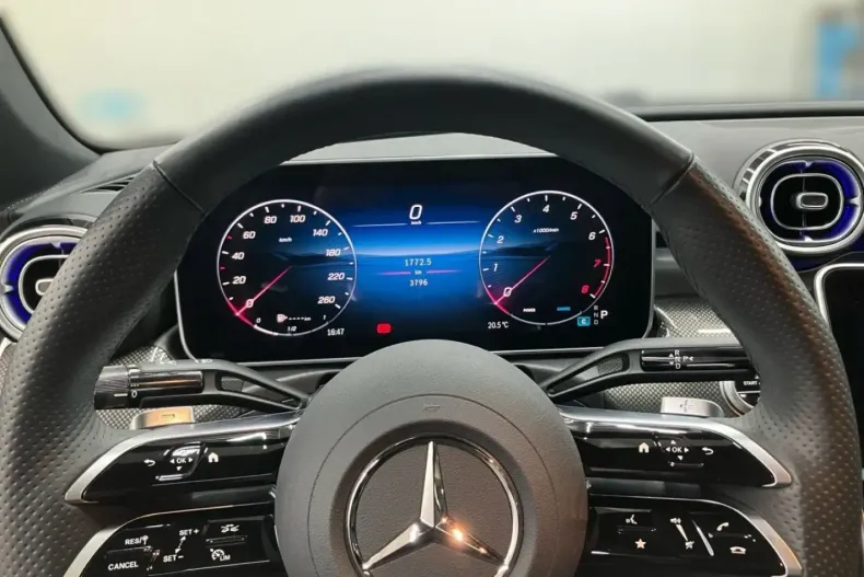 Mercedes-Benz CLE 200 din 2024 cu 3.789 km - oferta MER121048 - foto 9