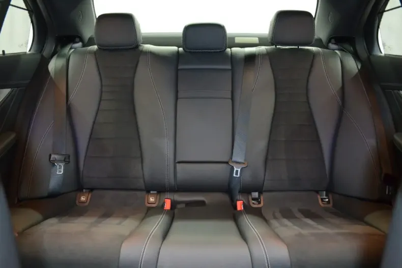 Mercedes-Benz E 300 din 2021 cu 45.000 km - oferta MER121086 - foto 12