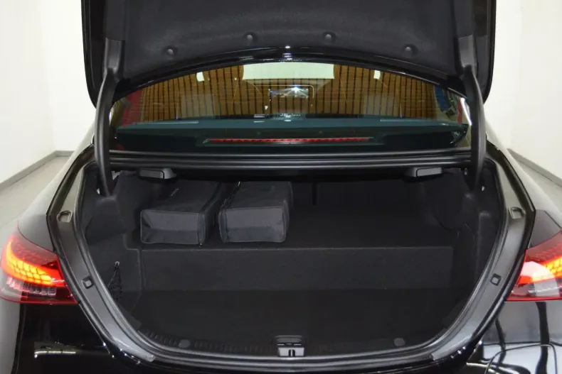 Mercedes-Benz E 300 din 2021 cu 45.000 km - oferta MER121086 - foto 13