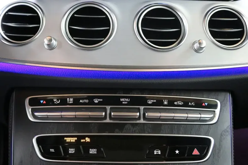 Mercedes-Benz E 300 din 2021 cu 45.000 km - oferta MER121086 - foto 21