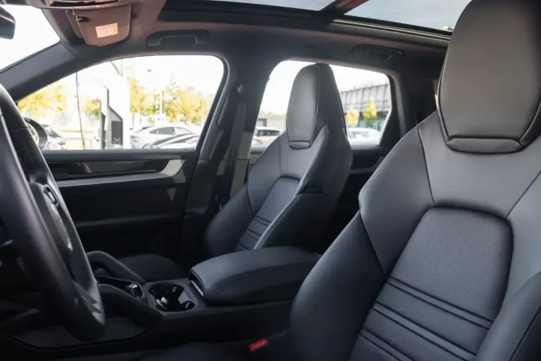 Porsche Cayenne din 2025 cu 16.989 km - oferta POR121092 - foto 4