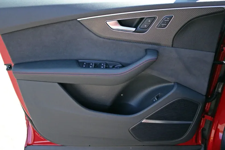 Audi SQ8 din 2024 cu 19.890 km - oferta AUD121094 - foto 6