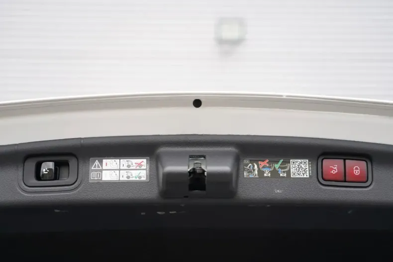 Mercedes-Benz C 300 din 2024 cu 13.400 km - oferta MER121124 - foto 7