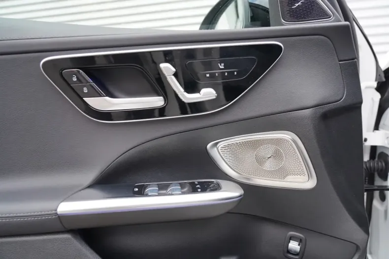 Mercedes-Benz C 300 din 2024 cu 13.400 km - oferta MER121124 - foto 9