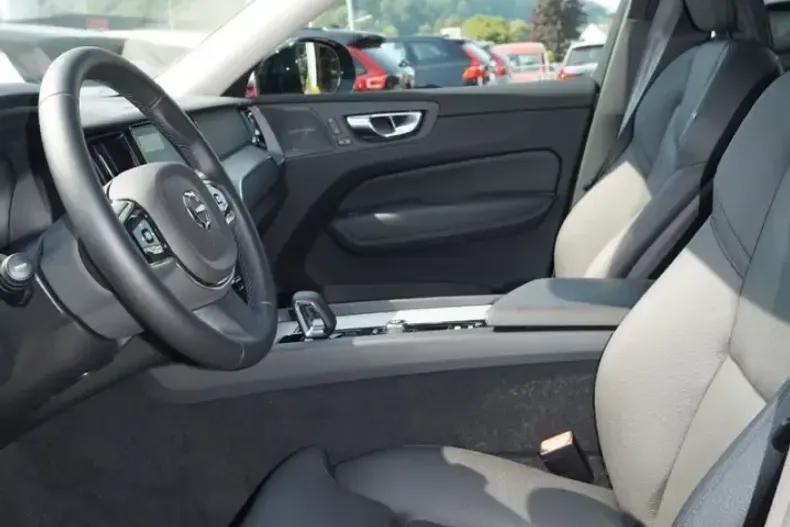 Volvo XC60 din 2024 cu 10.000 km - oferta VOL121159 - foto 6