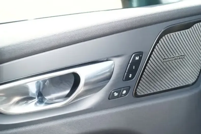 Volvo XC60 din 2024 cu 10.000 km - oferta VOL121159 - foto 8