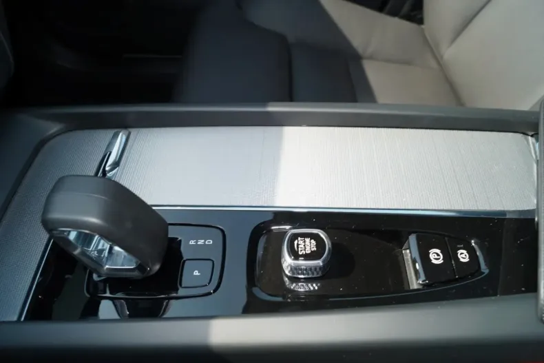 Volvo XC60 din 2024 cu 10.000 km - oferta VOL121159 - foto 9