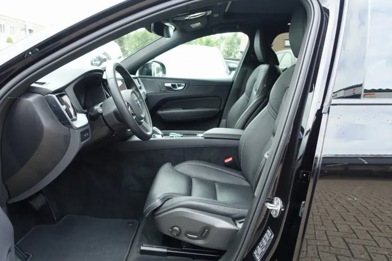 Volvo XC60 din 2024 cu 13.800 km - oferta VOL121160 - foto 8