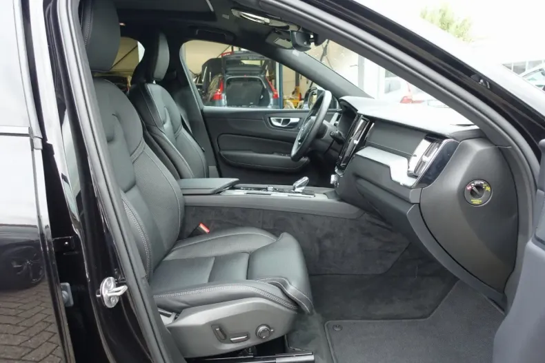 Volvo XC60 din 2024 cu 13.800 km - oferta VOL121160 - foto 10