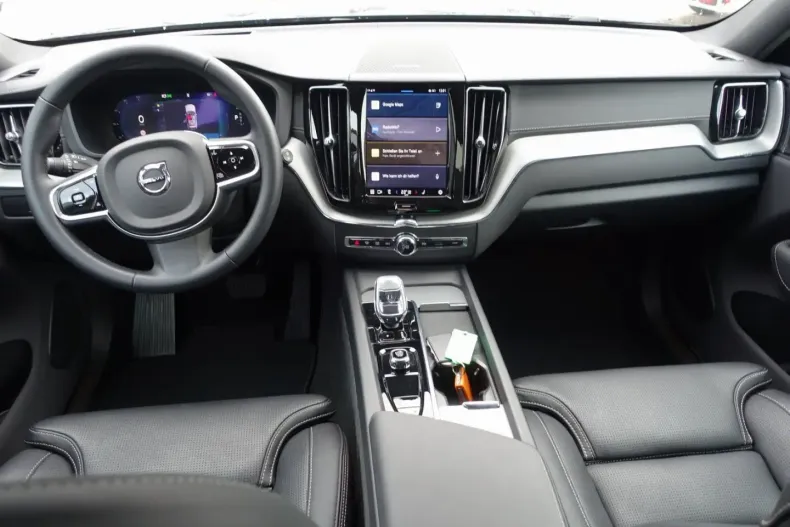 Volvo XC60 din 2024 cu 13.800 km - oferta VOL121160 - foto 12