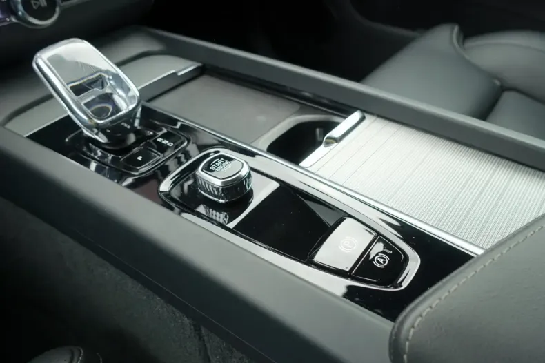 Volvo XC60 din 2024 cu 13.800 km - oferta VOL121160 - foto 14