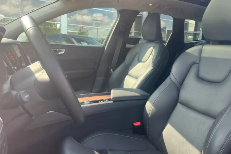 Volvo XC60 din 2024 cu 7.968 km - oferta VOL121162 - foto 7