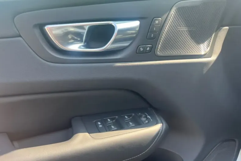 Volvo XC60 din 2024 cu 7.968 km - oferta VOL121162 - foto 12