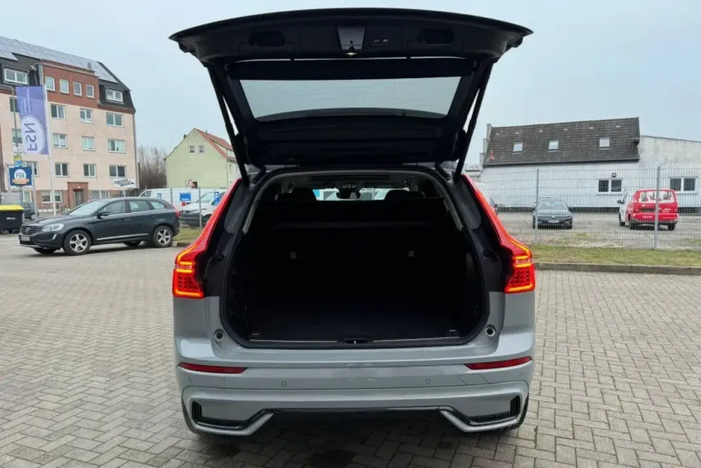 Volvo XC60 din 2024 cu 24.140 km - oferta VOL121167 - foto 4