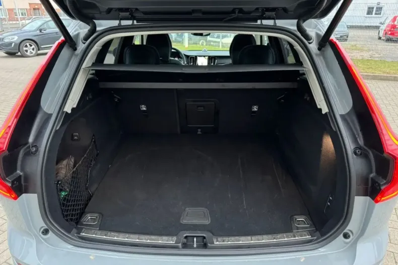 Volvo XC60 din 2024 cu 24.140 km - oferta VOL121167 - foto 6