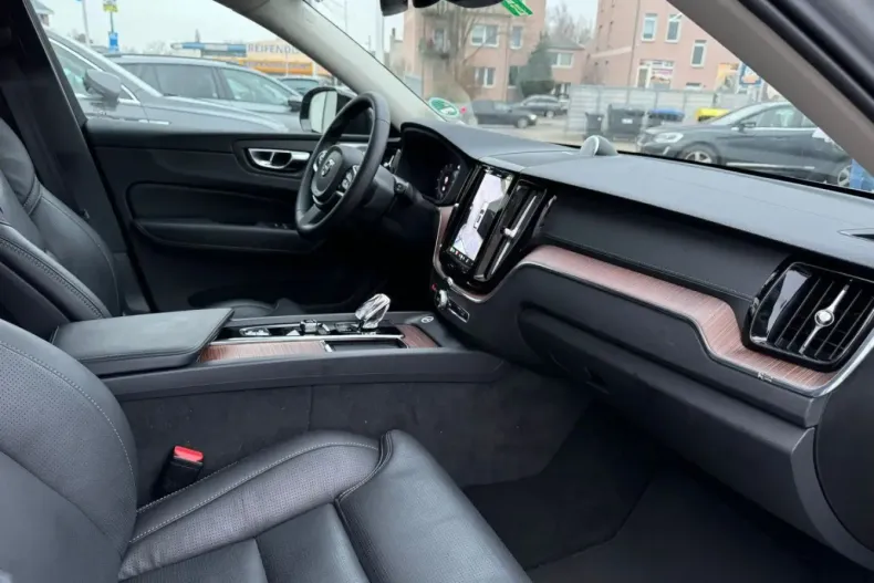 Volvo XC60 din 2024 cu 24.140 km - oferta VOL121167 - foto 11