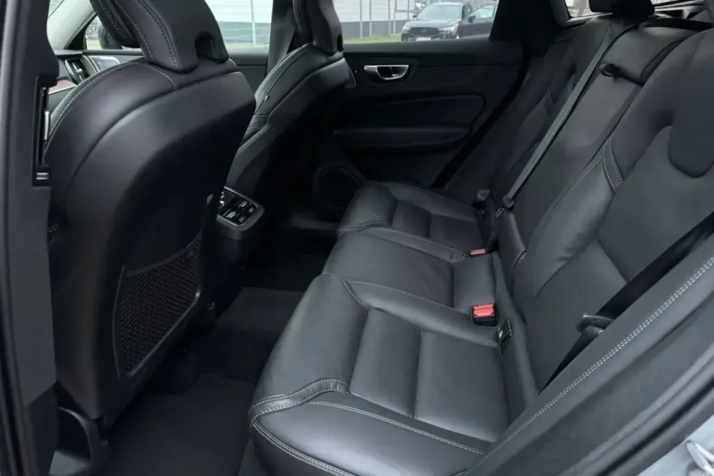 Volvo XC60 din 2024 cu 24.140 km - oferta VOL121167 - foto 14