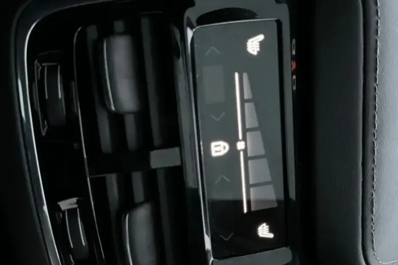 Volvo XC60 din 2024 cu 24.140 km - oferta VOL121167 - foto 18