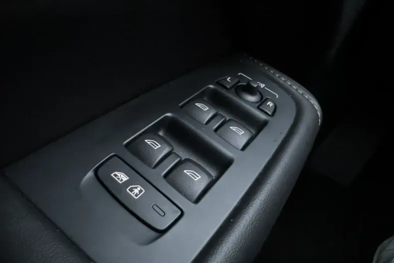 Volvo XC60 din 2024 cu 24.140 km - oferta VOL121167 - foto 21