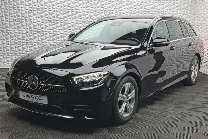 Mercedes-Benz E 200 din 2020 cu 44.852 km - oferta MER121195 - foto 1