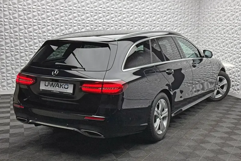 Mercedes-Benz E 200 din 2020 cu 44.852 km - oferta MER121195 - foto 2