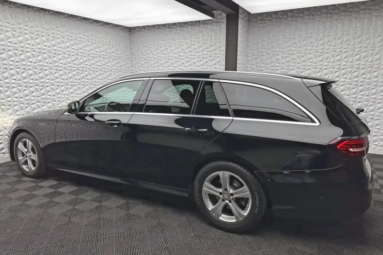 Mercedes-Benz E 200 din 2020 cu 44.852 km - oferta MER121195 - foto 5