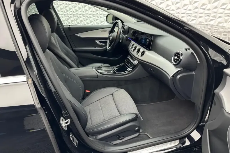 Mercedes-Benz E 200 din 2020 cu 44.852 km - oferta MER121195 - foto 8