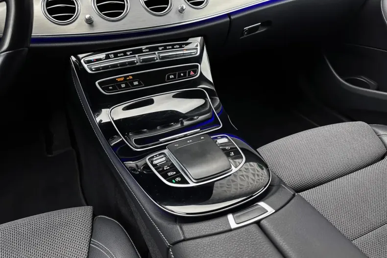 Mercedes-Benz E 200 din 2020 cu 44.852 km - oferta MER121195 - foto 11