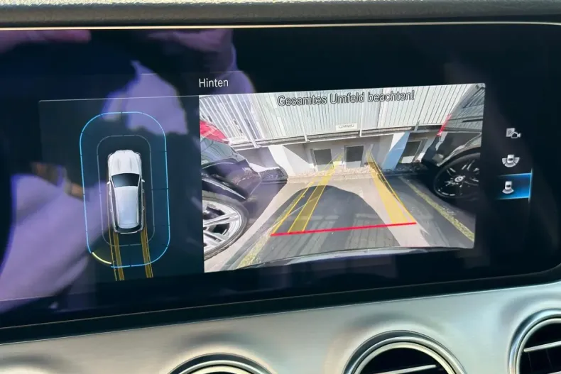 Mercedes-Benz E 200 din 2020 cu 44.852 km - oferta MER121195 - foto 12