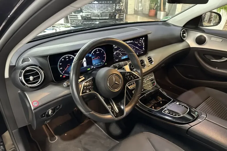 Mercedes-Benz E 220 din 2022 cu 82.488 km - oferta MER121198 - foto 5