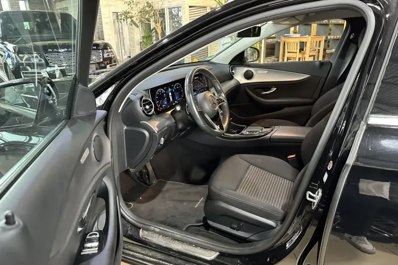 Mercedes-Benz E 220 din 2022 cu 82.488 km - oferta MER121198 - foto 6