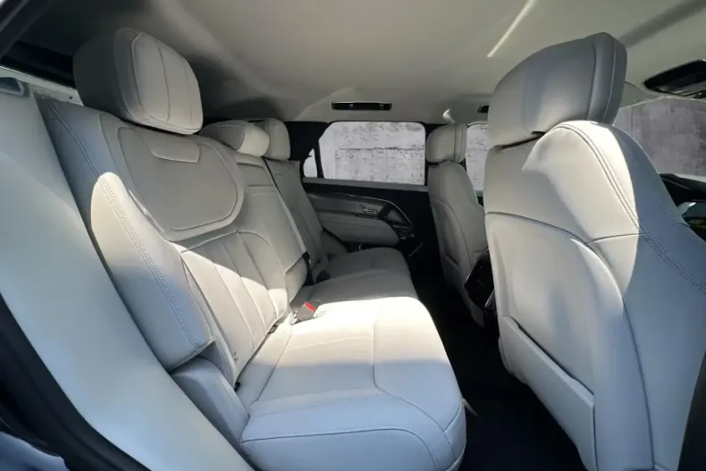 Land Rover Range Rover Sport din 2025 cu 4.900 km - oferta LAN121266 - foto 4