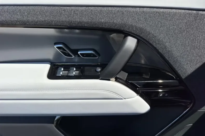 Land Rover Range Rover Sport din 2025 cu 4.900 km - oferta LAN121266 - foto 5