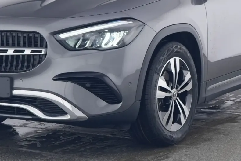 Mercedes-Benz GLA 180 din 2024 cu 14.300 km - oferta MER121282 - foto 3