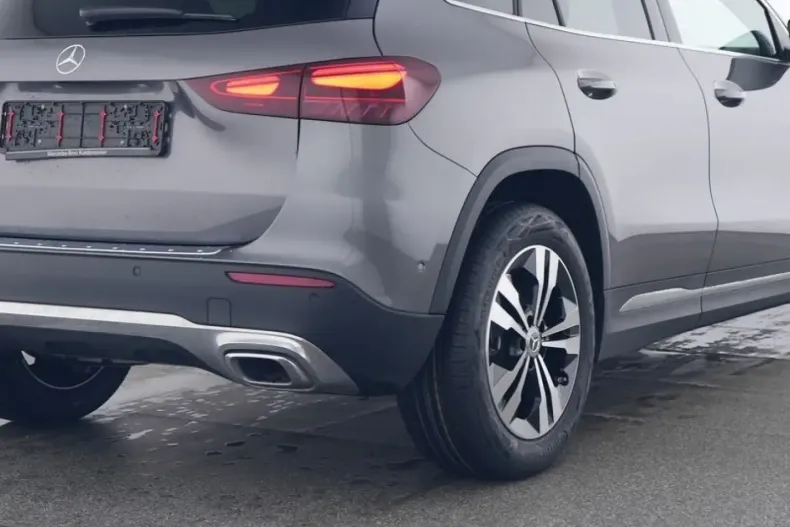 Mercedes-Benz GLA 180 din 2024 cu 14.300 km - oferta MER121282 - foto 4