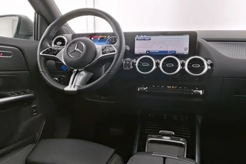 Mercedes-Benz GLA 180 din 2024 cu 14.300 km - oferta MER121282 - foto 6