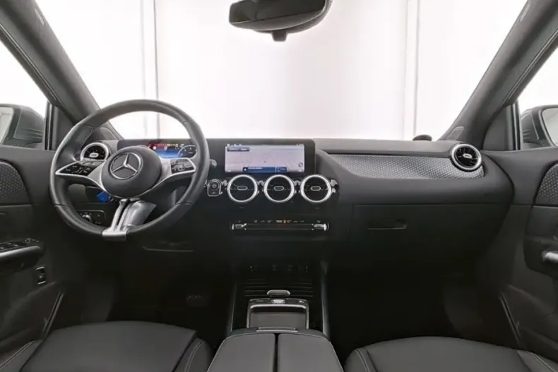 Mercedes-Benz GLA 180 din 2024 cu 14.300 km - oferta MER121282 - foto 7