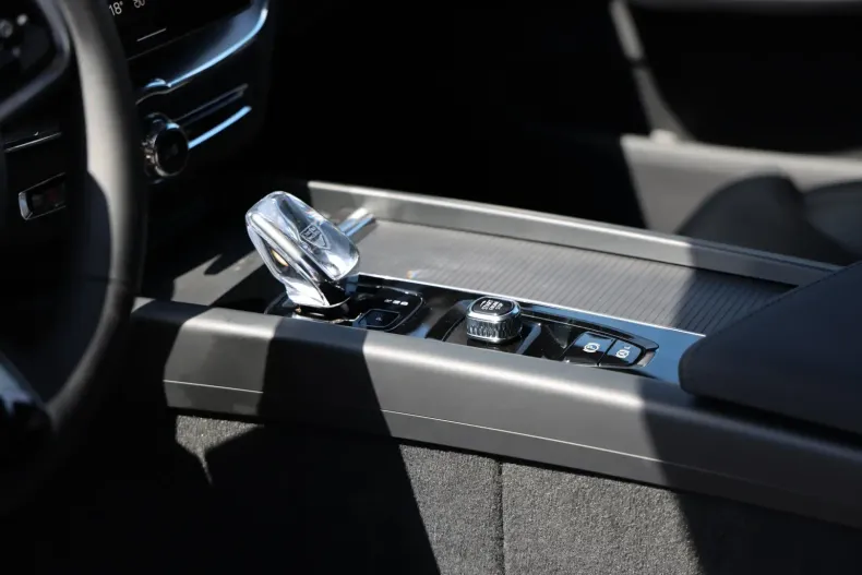 Volvo XC60 din 2025 cu 5.000 km - oferta VOL121288 - foto 10