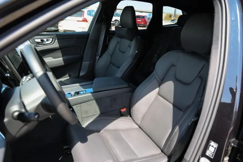 Volvo XC60 din 2025 cu 5.000 km - oferta VOL121288 - foto 11