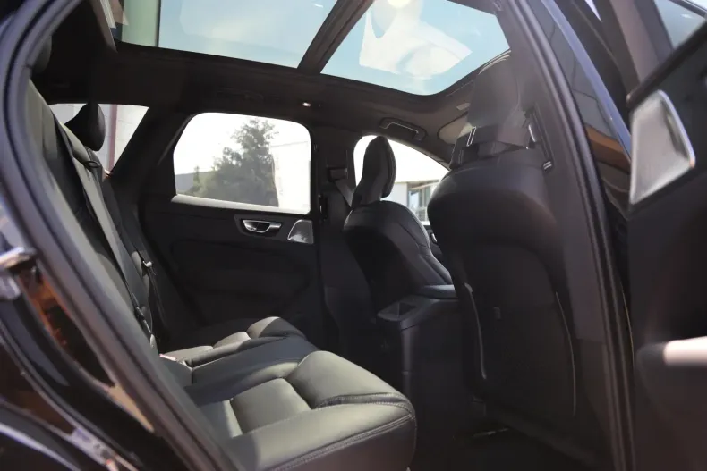 Volvo XC60 din 2025 cu 5.000 km - oferta VOL121288 - foto 13