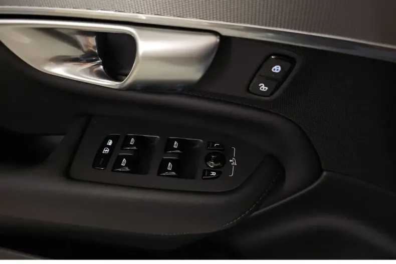 Volvo XC90 din 2023 cu 26.610 km - oferta VOL121289 - foto 18