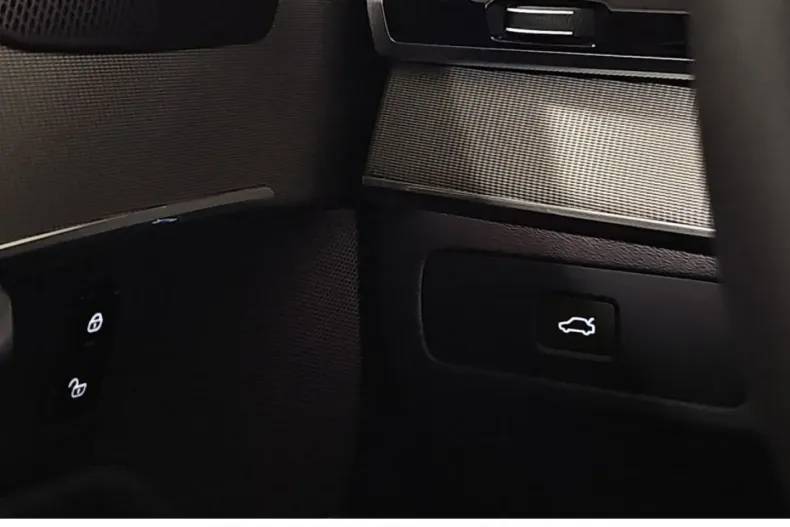 Volvo XC90 din 2023 cu 26.610 km - oferta VOL121289 - foto 19