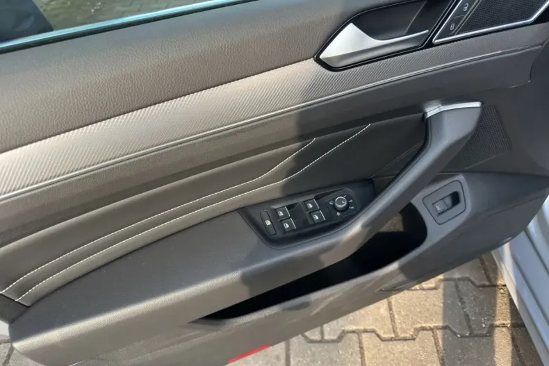 Volkswagen Passat Variant din 2023 cu 41.652 km - oferta VOL121320 - foto 12