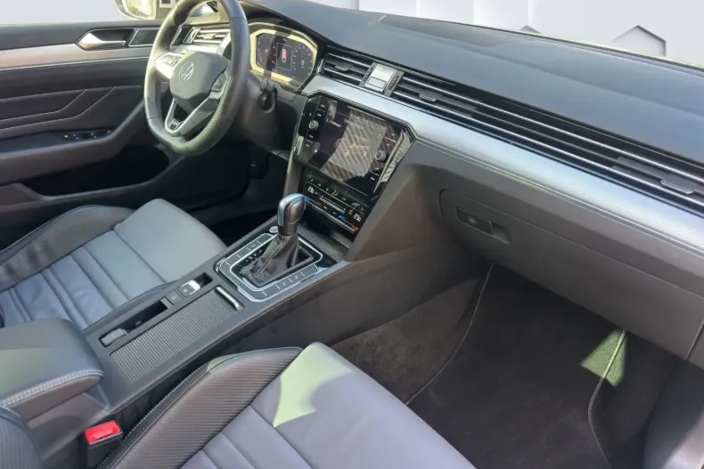 Volkswagen Passat Variant din 2023 cu 41.652 km - oferta VOL121320 - foto 16