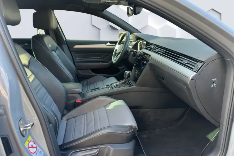 Volkswagen Passat Variant din 2023 cu 41.652 km - oferta VOL121320 - foto 17