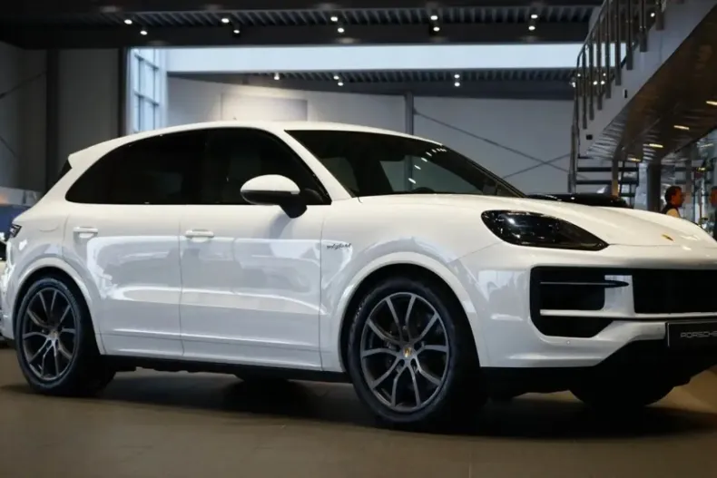 Porsche Cayenne din 2024 cu 15.500 km - oferta POR121337 - foto 1