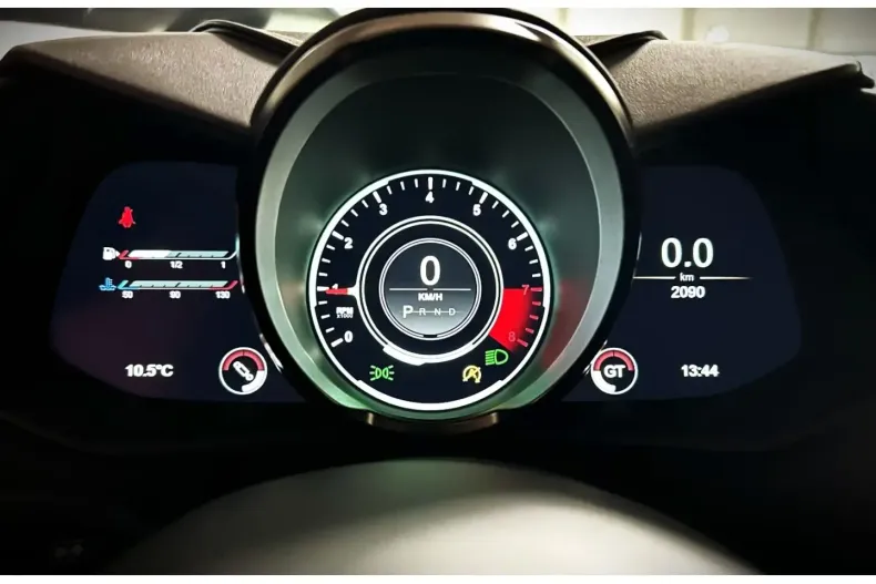 Aston Martin DBS din 2023 cu 2.090 km - oferta AST121349 - foto 6