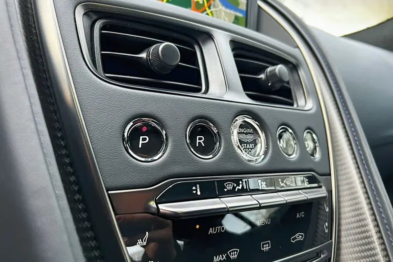 Aston Martin DBS din 2023 cu 2.090 km - oferta AST121349 - foto 25