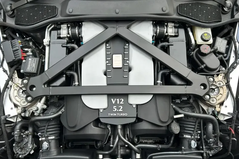 Aston Martin DBS din 2023 cu 2.090 km - oferta AST121349 - foto 38